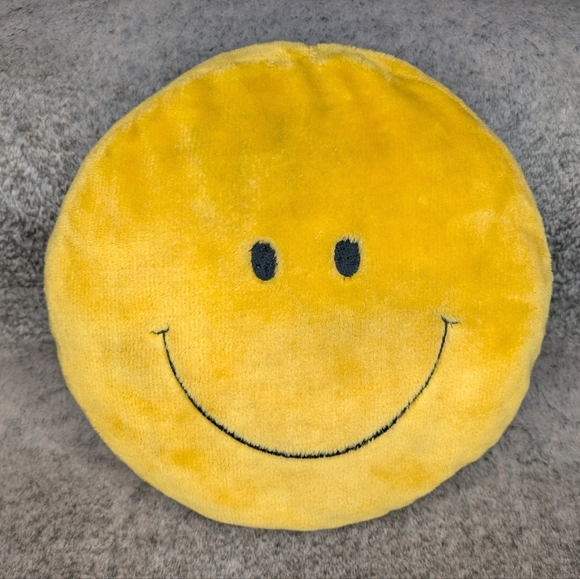 Vintage Yellow Smiley Face Plush Accent Pillows - Picture 3 of 6